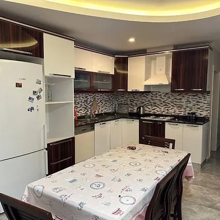 Apartman Havuzlu Lueks Komplekste